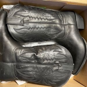 Competitor black cowboy boots